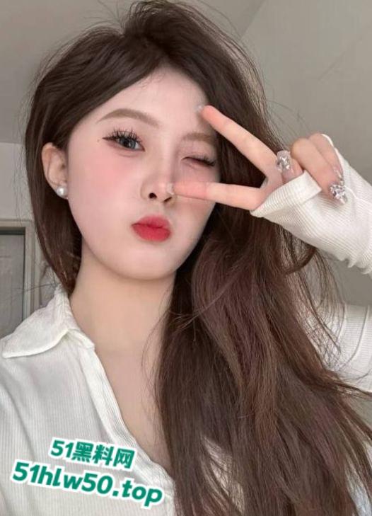 北京航天航空大学【邹清雯】材料科学与工程学院研一母狗，背着男友约炮被曝光性爱视频！-10