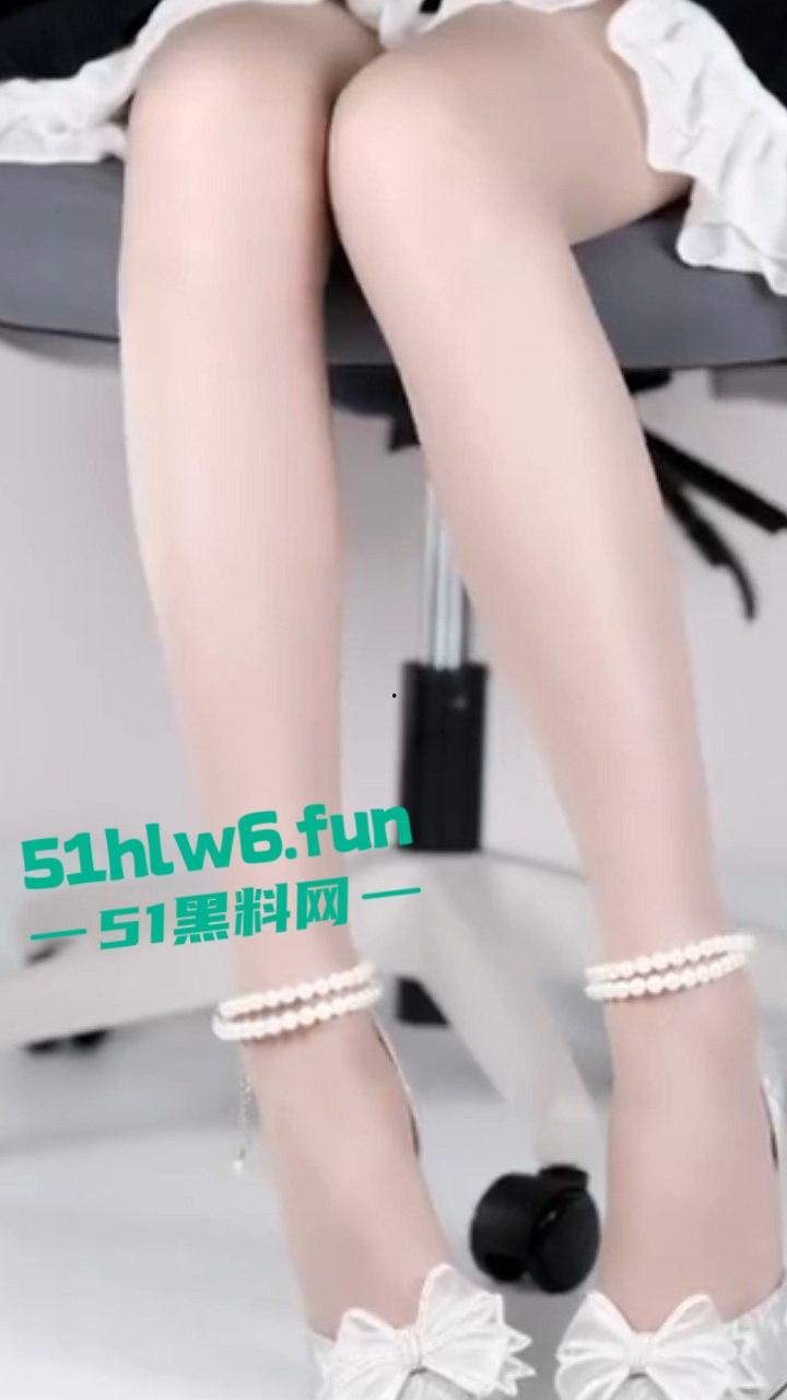 软擦边足模网红【芝士好椰】翻车被合伙人曝光是个人妖，兄弟们可以去洗眼睛了。-3