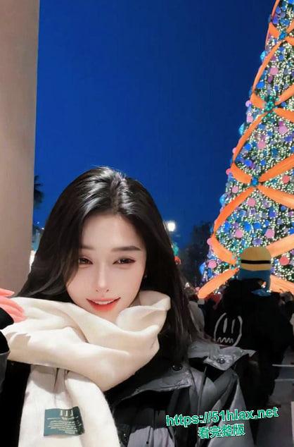 贵州高颜少妇杨晓倩被老公带给兄弟3p调教 双龙猛操口交后入 绿帽老公全程录像被兄弟曝光-3