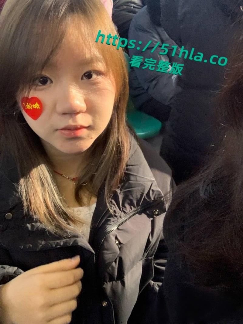 陕西商洛十九岁清纯大一学妹【吴睿尧】微胖母狗假期在家发情，遭炮友远程调教浑身写满下贱铭文！-2