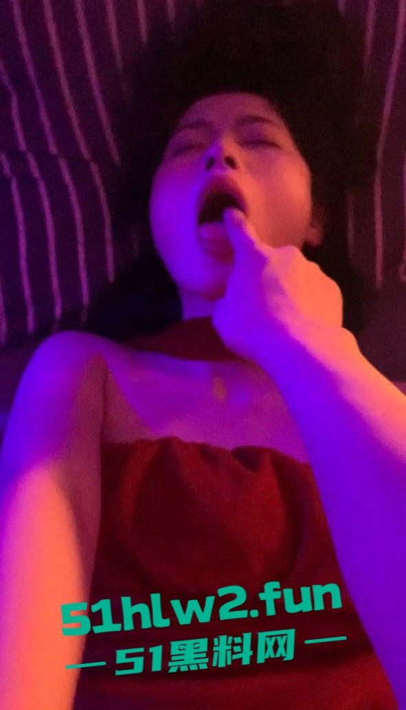 瓜友分享长腿翘臀女同事出差合住一屋,喝酒聊天趁机拿下,激情后入爆操别人老婆就是刺激。-3