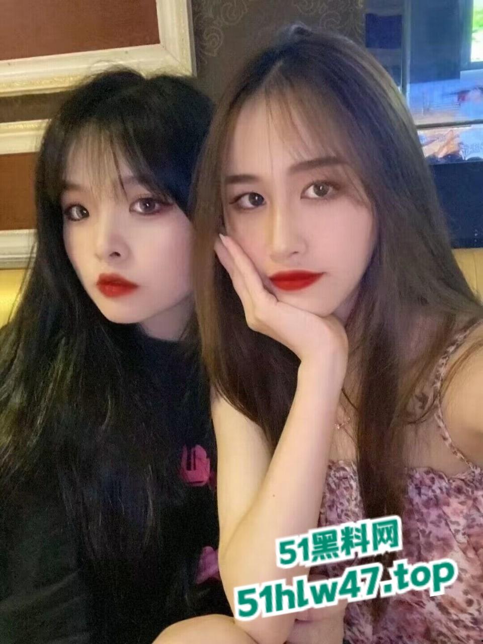 高颜值女大学生【薛翊宁】顶级身材反差女神，美腿修长诱人性爱图影泄密流出。-1