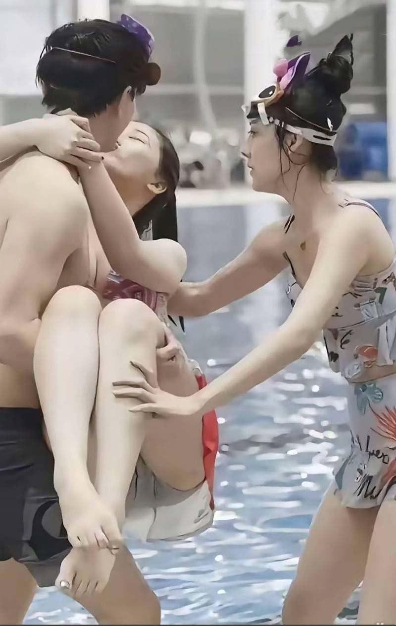 当红女星【虞书欣】性丑闻震撼揭晓!全民女神沦为小鲜肉陪睡女星!性爱视频外泄引爆争议-10