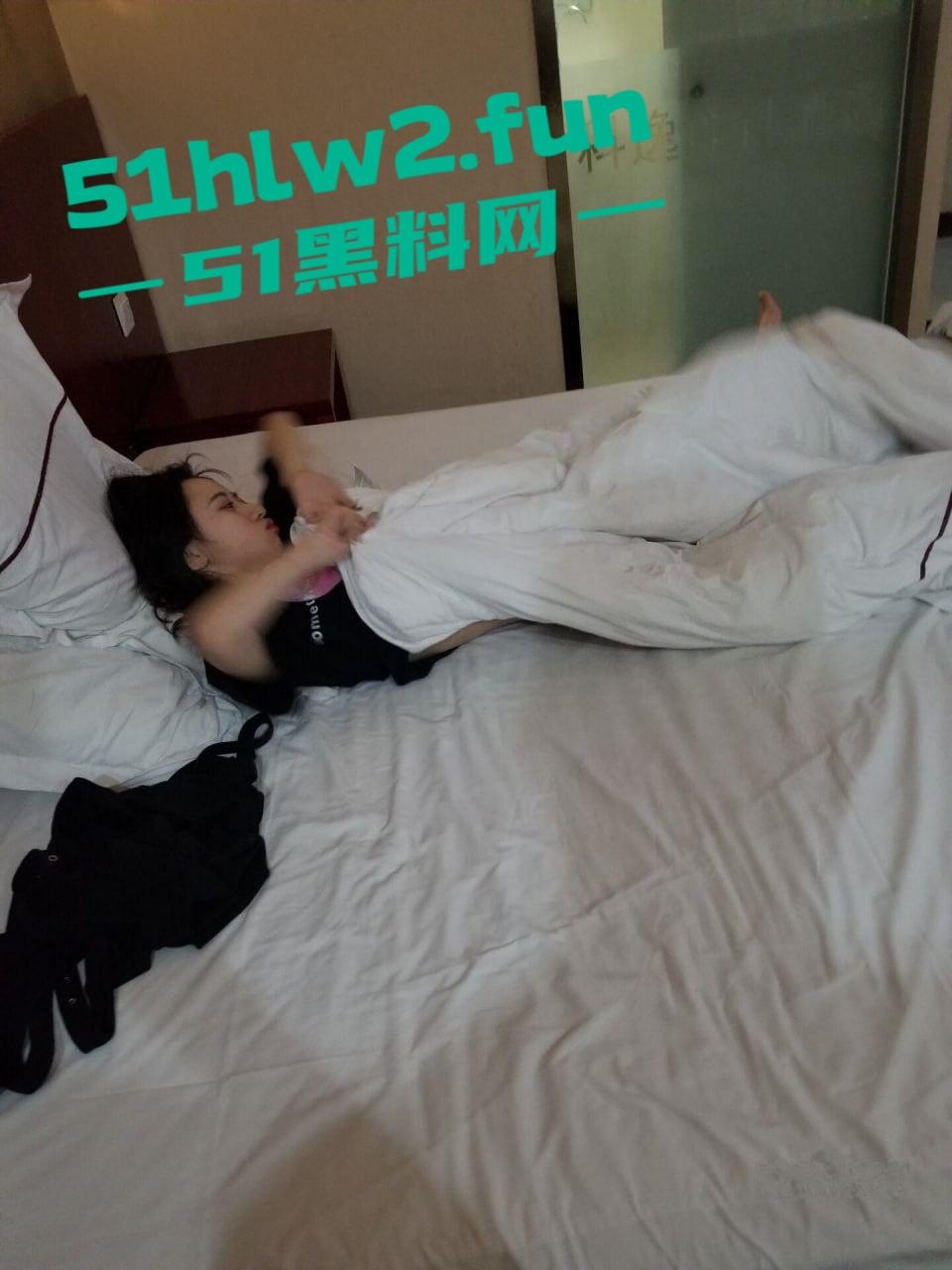 微博00后美女【裸耳少女】被证实曝光约炮视频遭到全网疯传，金主靠实力拍摄金典视频。-3