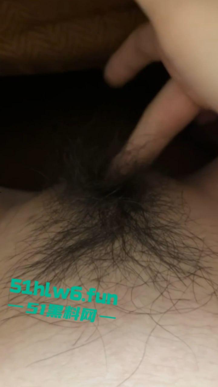 瓜友曝光甜美型前女友，颜值清纯可爱梨形身材傲人丰满，自拍一线天嫩鲍诱惑至极。-9