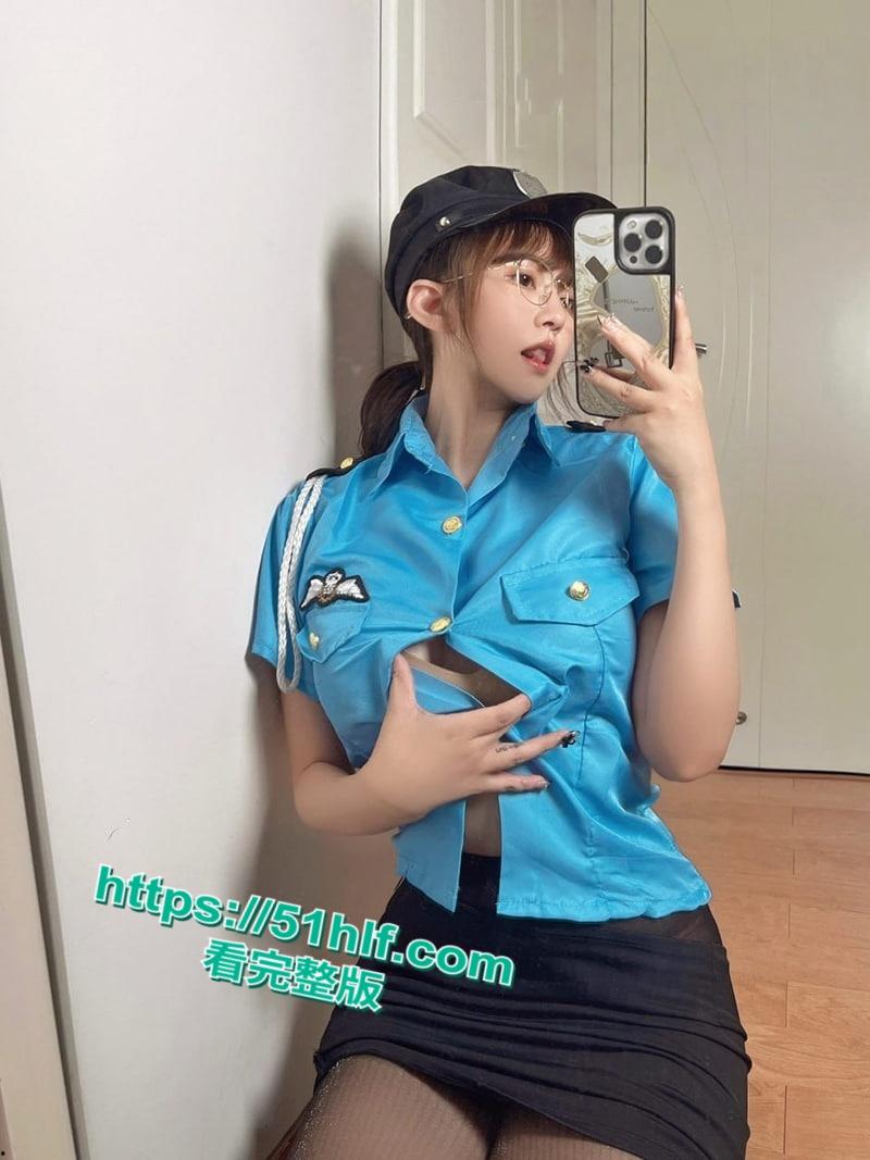 高颜值小母狗【张思允】化身性感女警官,付费视频曝光,高跟黑丝性感小短裙,镜前展示诱人肉体!-2