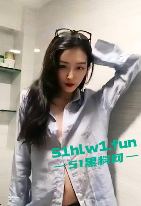 山东烟台人妻【颜馥】网上裸聊自慰极品骚货饥渴难耐用假屌狂插多毛蜜穴淫水四溅浪叫不止。-7