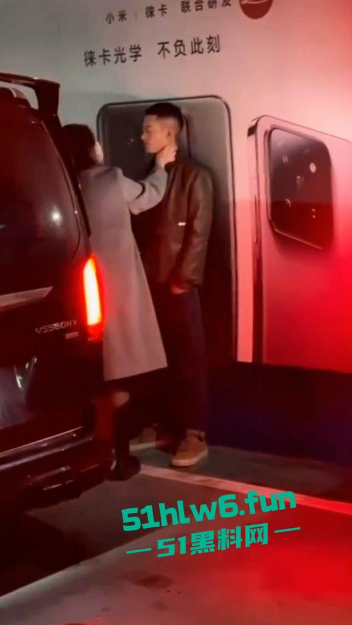 地下停车场捉奸,女子联合亲友抓小三当场逮住老公和小三亲热,将两人围堵殴打,妻子和带来的人已经被刑拘。-5