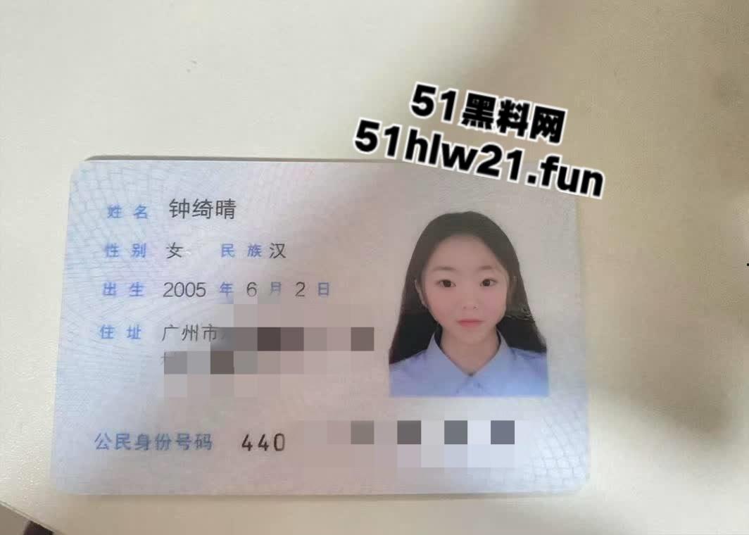 广州学生妹【钟绮晴】稚嫩的身体白嫩诱人,极致性感化身吸精神器,白虎粉穴被大屌无套乱干。-7