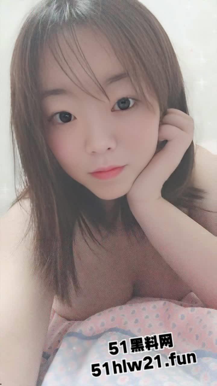 广州学生妹【钟绮晴】稚嫩的身体白嫩诱人,极致性感化身吸精神器,白虎粉穴被大屌无套乱干。-10