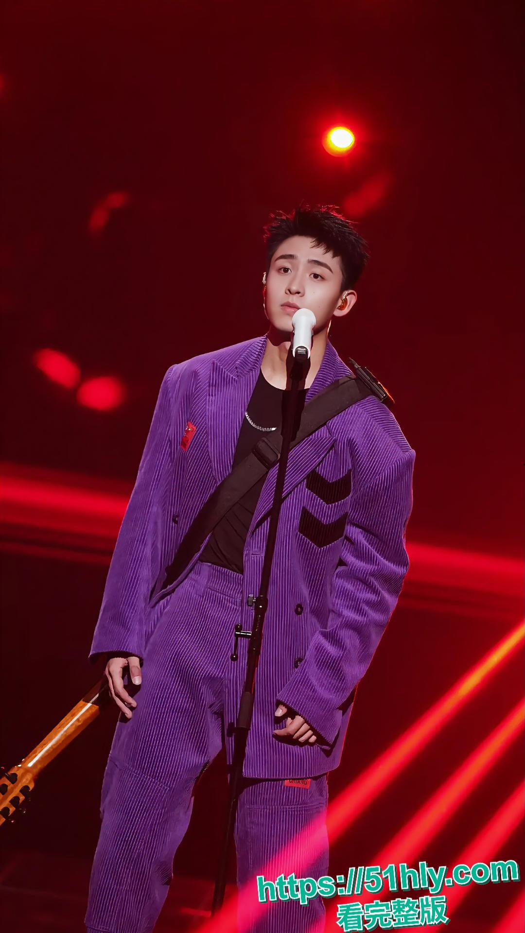 抖音百万粉丝型男歌手焦迈奇密室被约束训练，网传是gay如今被实锤无疑！-6