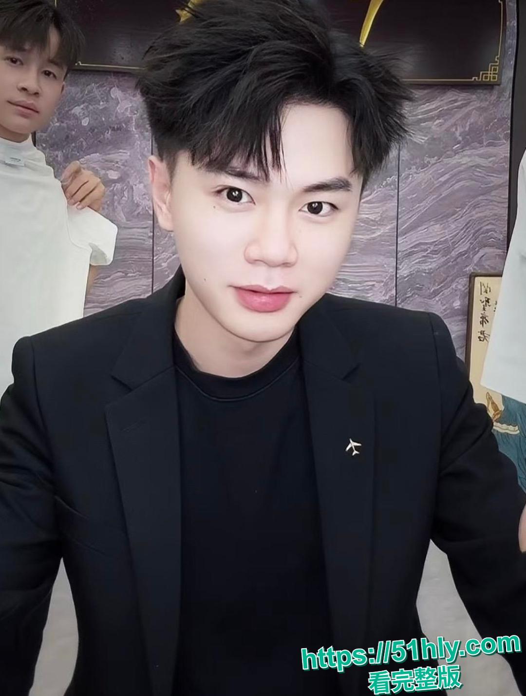 快手400万粉顶流a7家族 该来了 狂草女粉私密视频流出 精神小伙天天换妹子 粉丝后宫轮番上阵-2