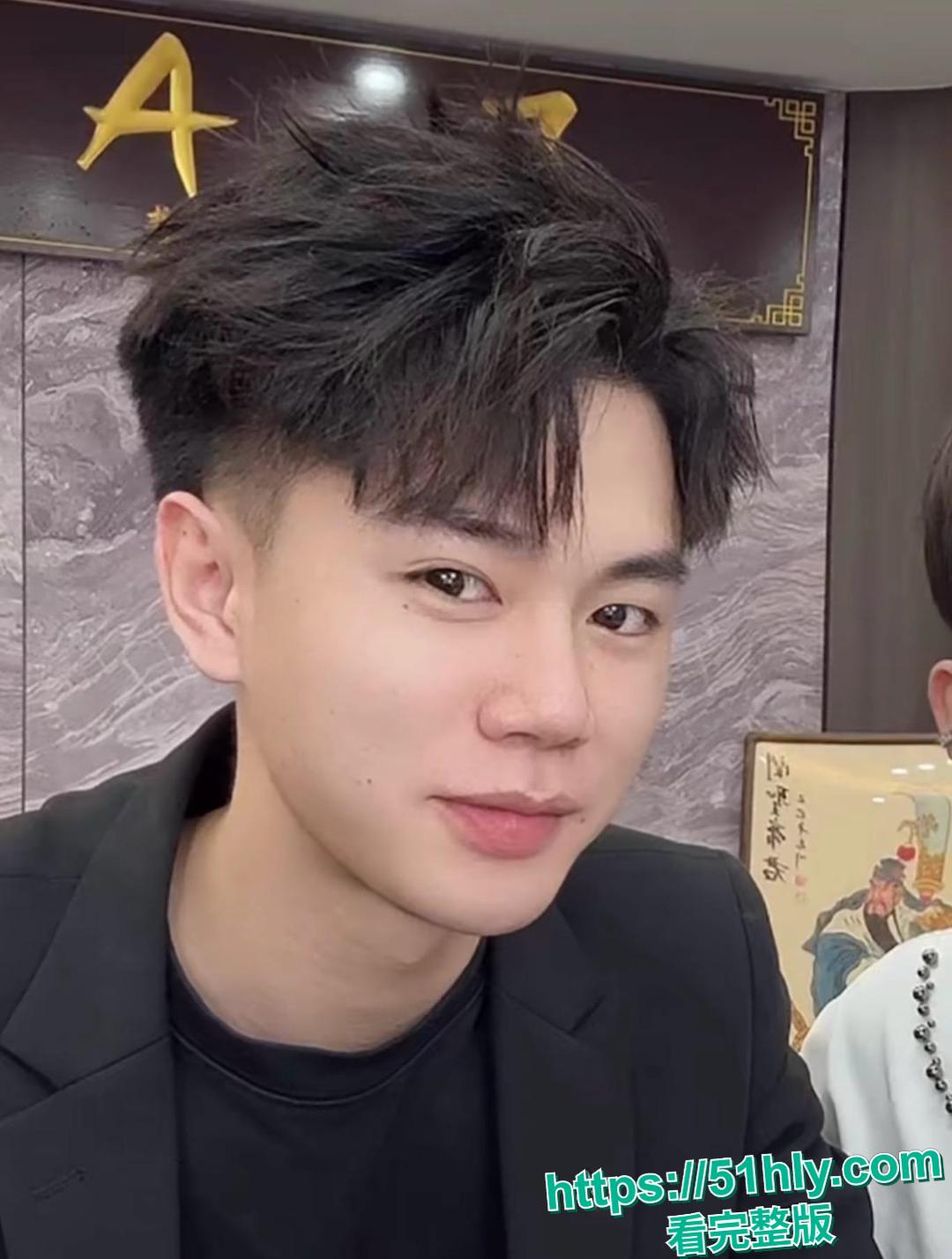 快手400万粉顶流a7家族 该来了 狂草女粉私密视频流出 精神小伙天天换妹子 粉丝后宫轮番上阵-5