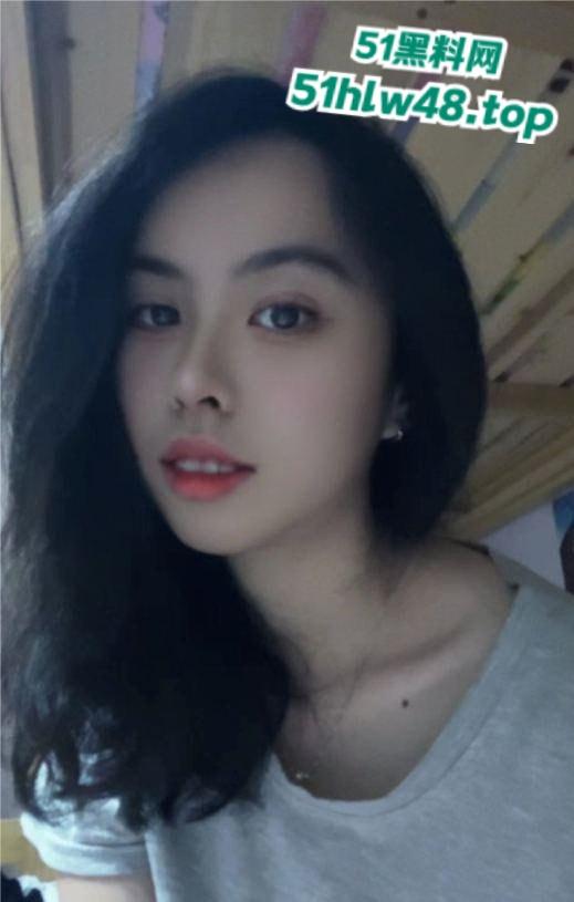 广东电子科技大学中山学院女大学生【曾嘉仪】被调教的黑料视频全校疯传,深喉跪舔后入爆操无套打桩高潮连连!-6