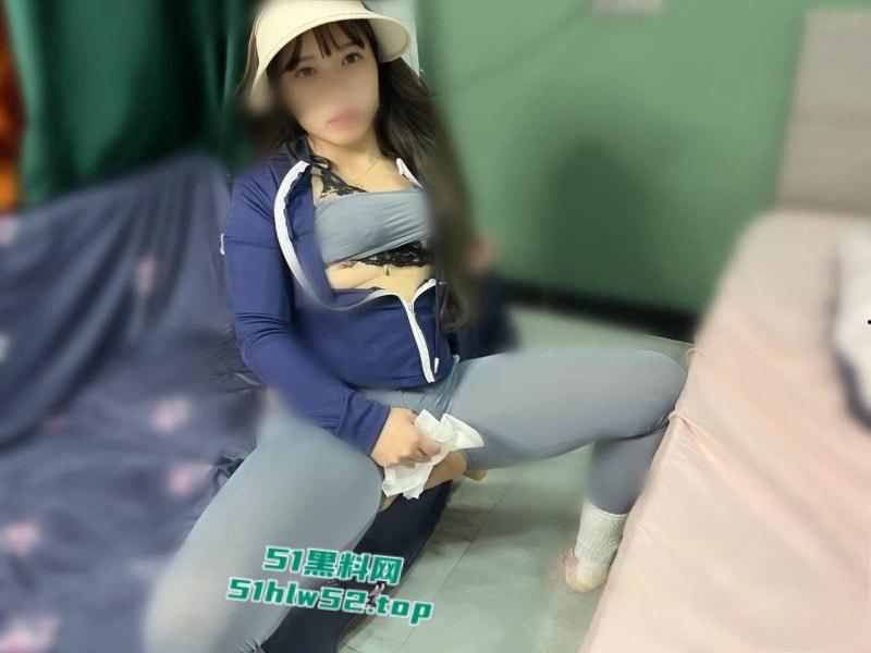 乱伦系列之舅妈,大神的爱情故事,舅妈跑完步性欲高涨,换上开裆瑜伽裤任由大神顶撞G点!-4