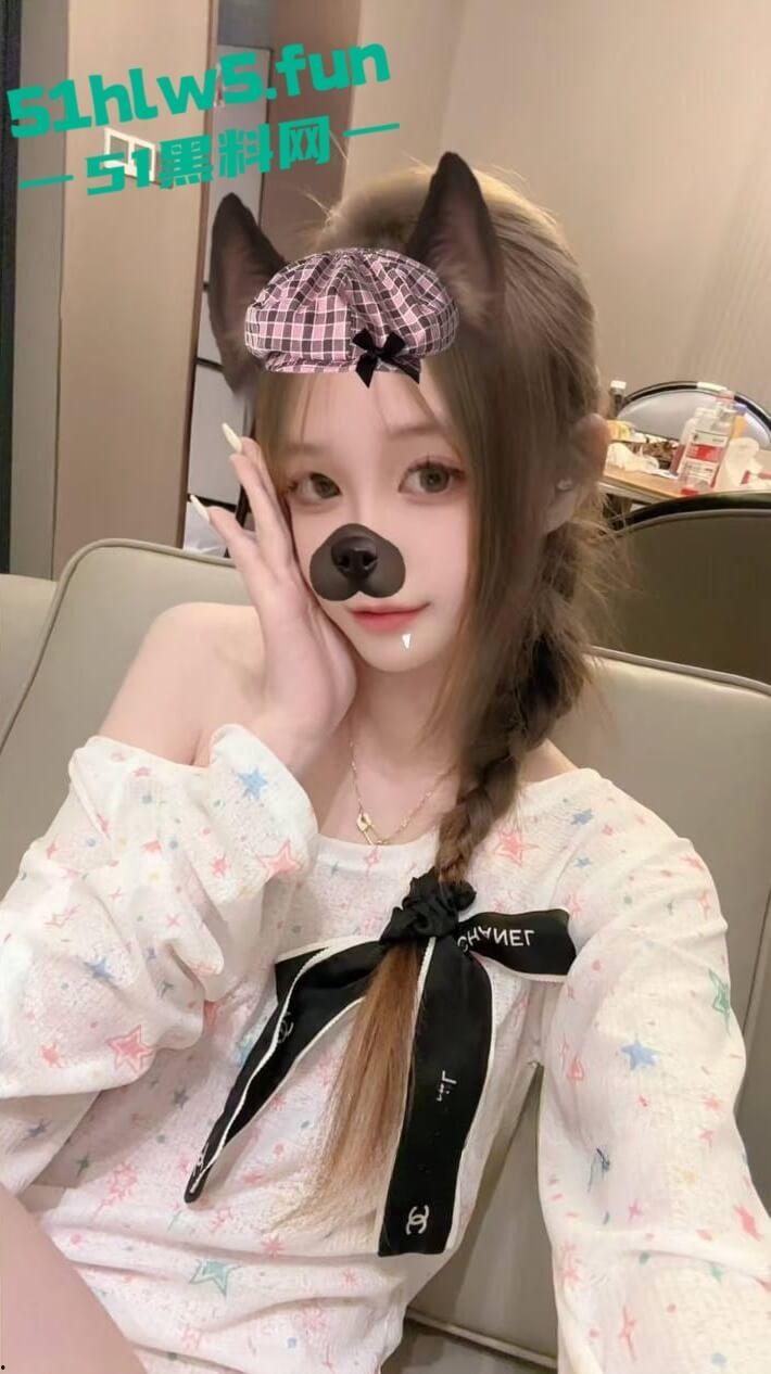 广东高颜值学生妹【覃苏】穿开裆丝袜主动掰穴,被主人远程调教完整版视频流出!-7