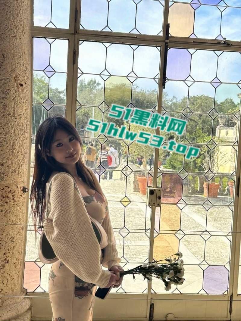 厦门鼓浪屿酒馆老板娘【袁敏】痴迷一夜情,大屌猛男邂逅连操三天被干到腿软瘫成烂泥!-2