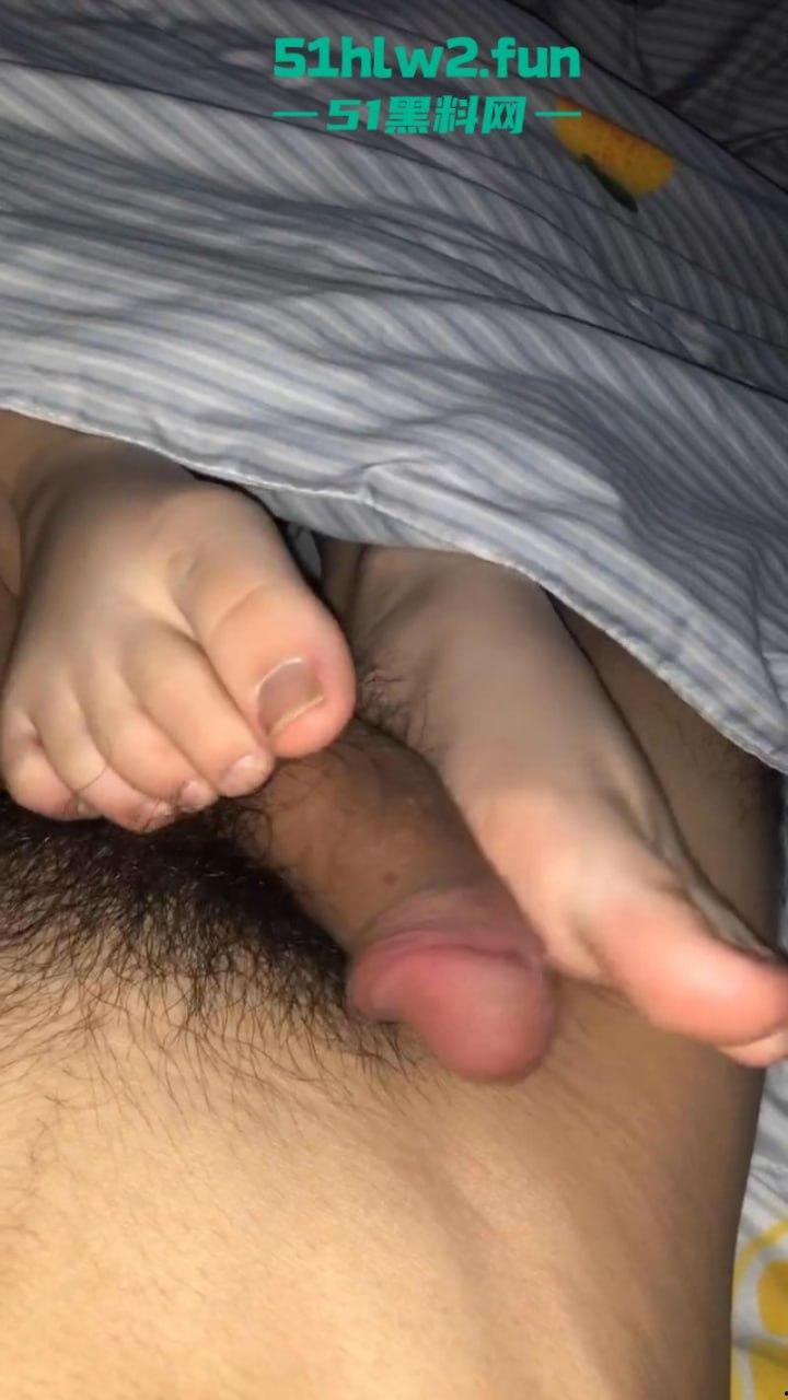 陌陌APP撩妹大神约操河南商丘工学院【孟雨佳】登门爆肏，上操嘴巴下灌精爽得不亦乐乎。-4