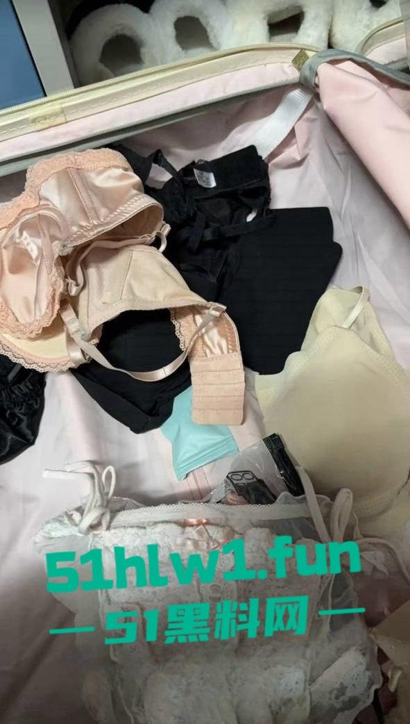 独家曝光!湖北19岁母狗【邵丽燏】库底咖啡营业员,在寝室给主人拍自慰视频做任务小处女被调教成骚母狗!-3