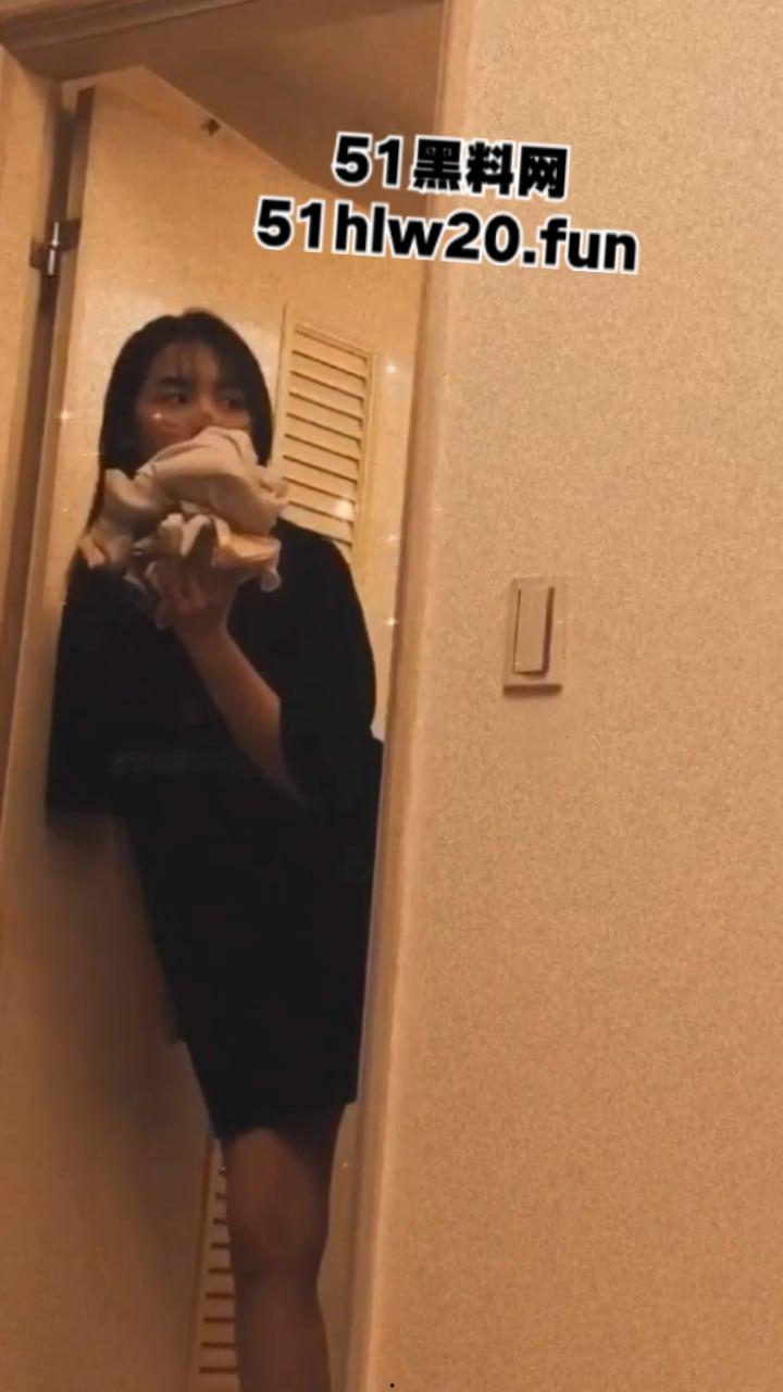 台湾极品幼师【赵舒妤】和富二代偷情视频外流,颜值甜美的极品嫩妹身材凹凸有致翘臀肥美。-1