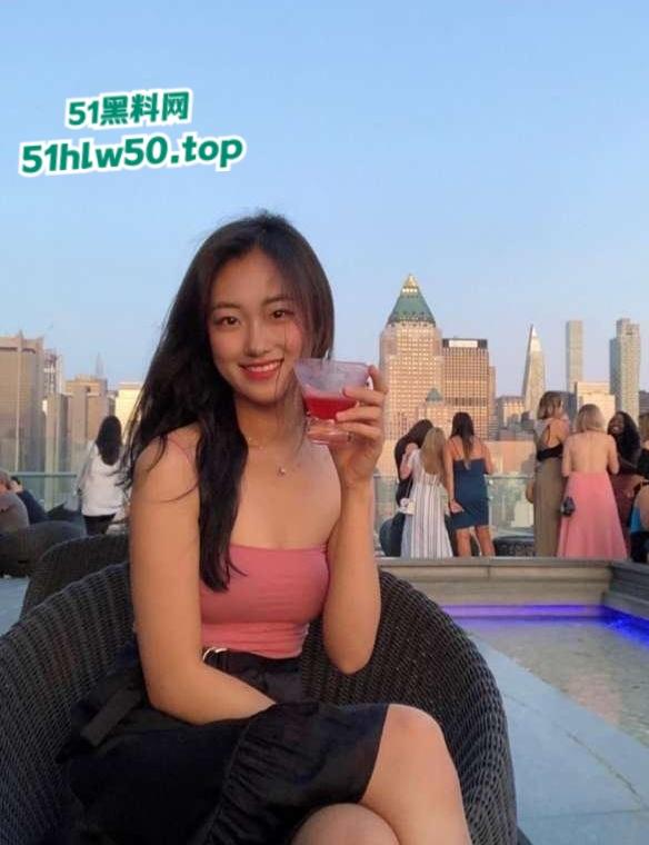 操遍了北半球小美女,亚裔留学生媚黑母狗【Cindo】国外留学期间约炮,大屌王一步到胃骚穴都玩松垮!-2