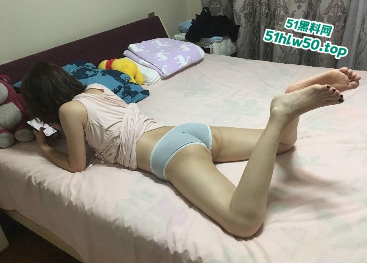 瓜友投稿长沙母狗【孙芳芳】雨花区枫树山小学老师,已婚人妻骚妇背着老公跑到情人家,大鸡巴抽插视频曝光!-10