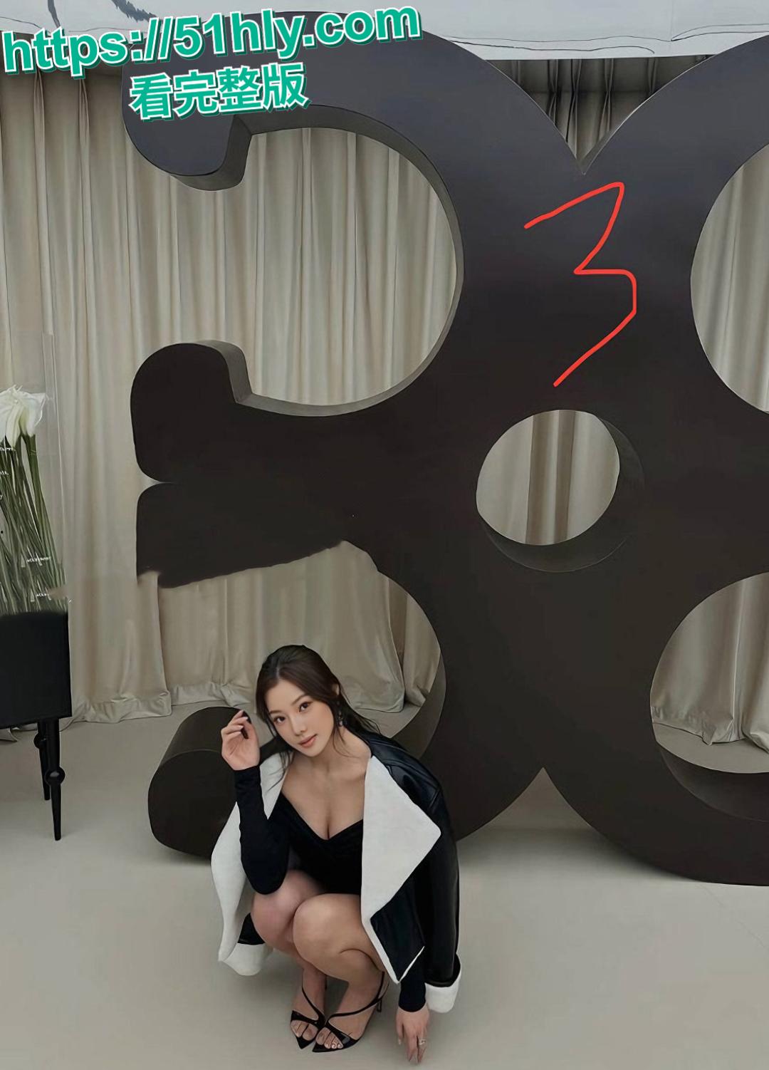 抖音女网红 Yuri睿哥 网上哭诉男友陈观宇出轨   不仅在自己床上啪啪 还自拍性爱视频 小三骚逼被干的潮喷-7