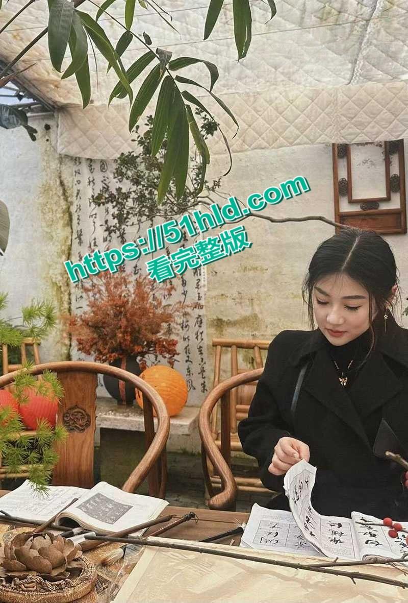 山东烟台女幼师与细狗绿帽男，性爱视频网盘破解曝光，巨乳肥臀丰满母狗被多姿势无套爆操！-1