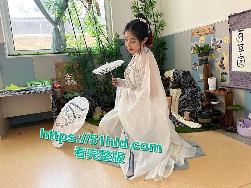 山东烟台女幼师与细狗绿帽男，性爱视频网盘破解曝光，巨乳肥臀丰满母狗被多姿势无套爆操！-2