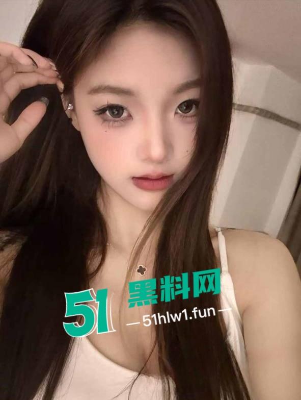 四川成都清纯可爱反差女大学生【林意如】多段大尺度视频,现实和网络中判若两人视频认证。-3