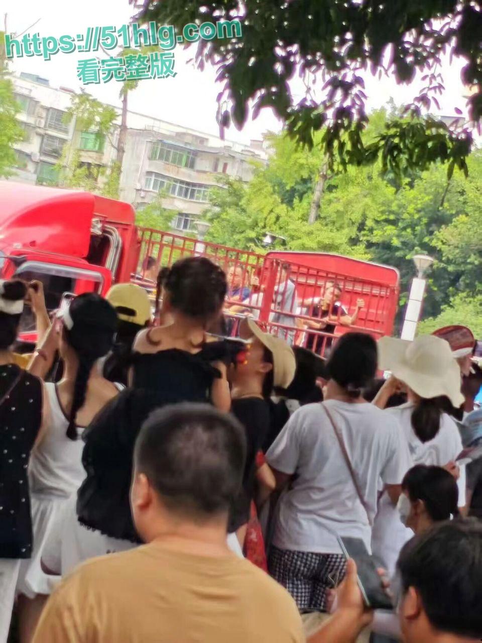 【四川江油】霸凌事件 14岁少女被霸凌 霸凌者母亲利用公安局副局长身份镇压事件 引起民愤围堵公安局-4