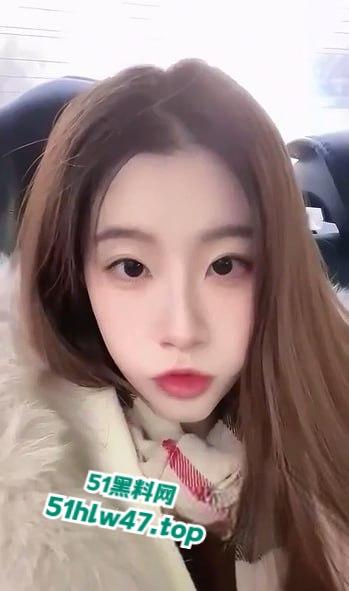 抖音130万粉丝网红【芋泥肉肉包】激情露出,奶子虽然下垂但搞黄色的捞钱的心态永垂不朽。-9