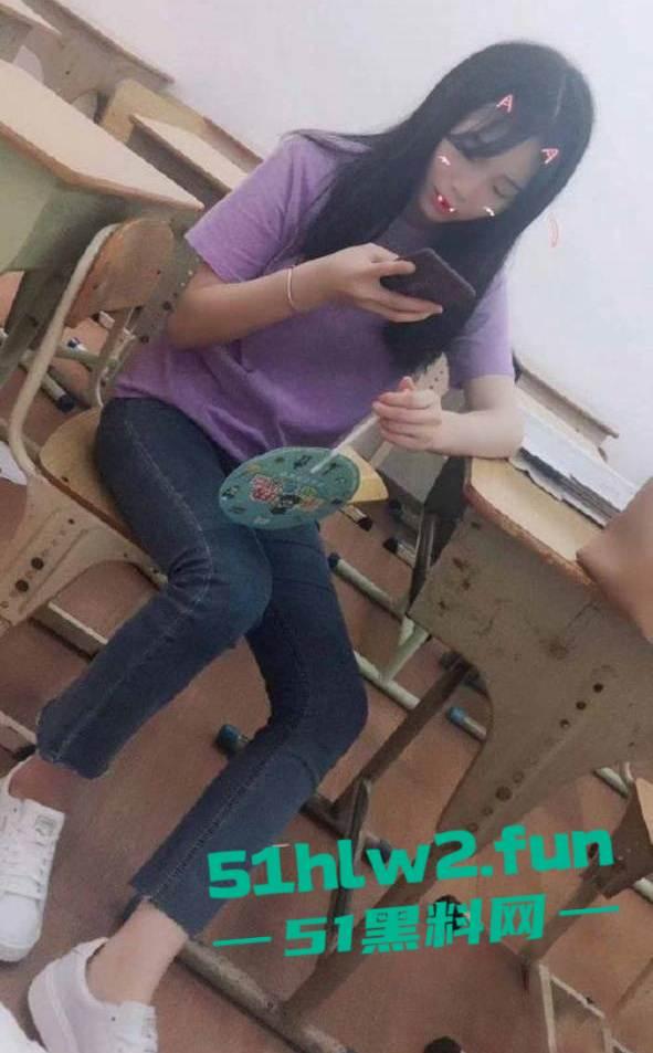 河北商丘宁陵县高级中学反差学妹【孙宁宁】超黑肥大鲍鱼,阴毛旺盛性欲极强遭到曝光。-4