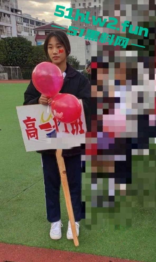 河北商丘宁陵县高级中学反差学妹【孙宁宁】超黑肥大鲍鱼,阴毛旺盛性欲极强遭到曝光。-6