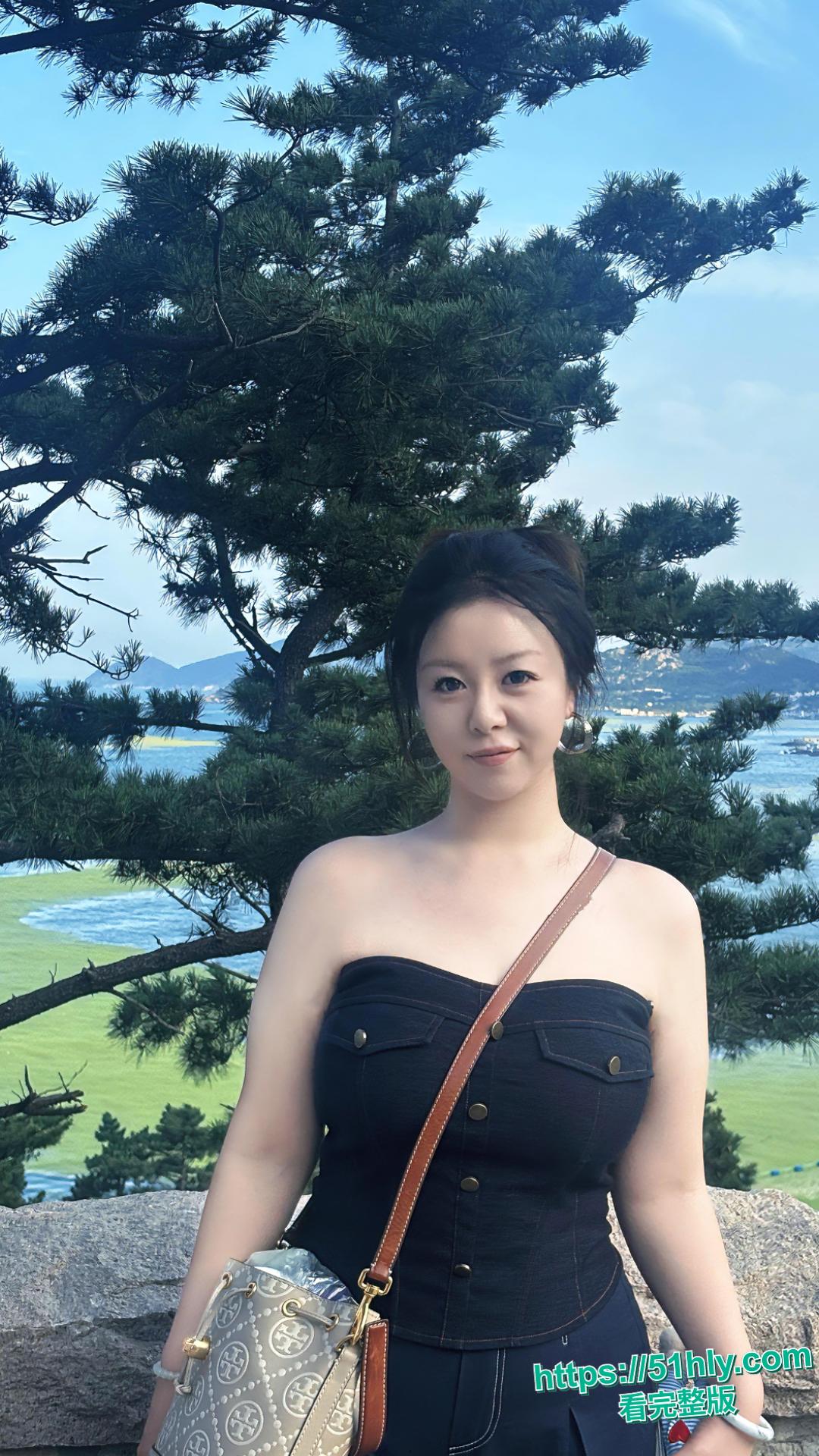 东营实验中学英语老师李汶芯欠债两万不还,被爆性爱视频曝光!上课清纯下课骚浪骑乘债主鸡巴,卧室淫乱太他妈撩人!-2