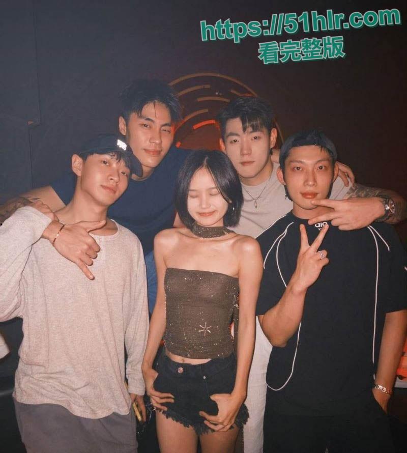 抖音700w粉女网红【胡楚靓】网暴男友,称成其出轨台球助教,剧情神反转,约炮视频泄密,遭粉丝怒捶大瓜一波接一波-8