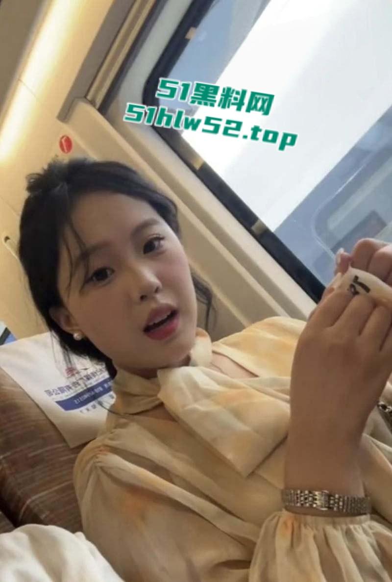 广州民航学院校花【贾明爽】包养遭曝光,高冷女神私下变金主玩物调教成母狗,尺度超大的空乘新星!-9