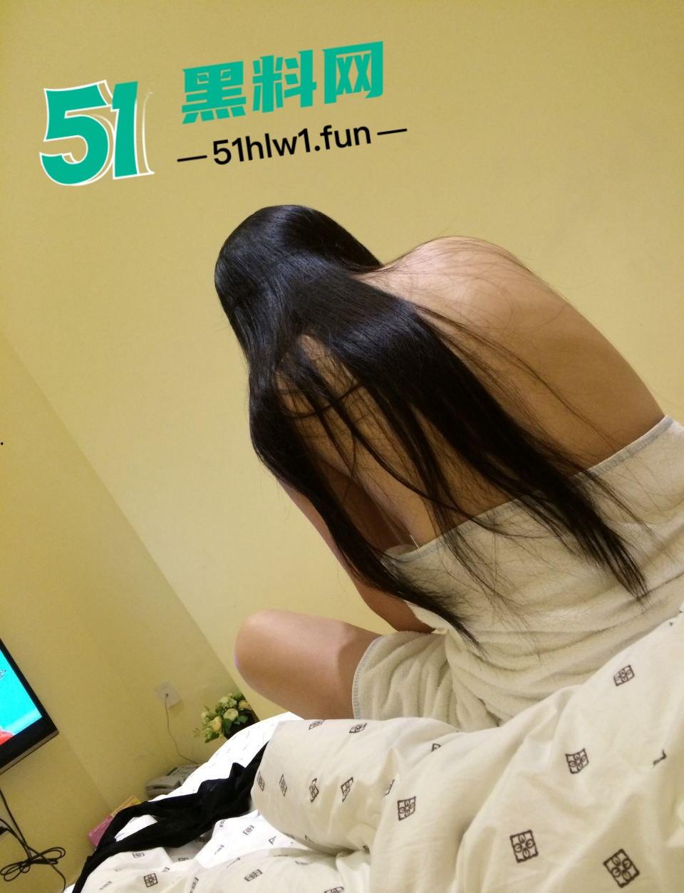 河北涵众高铁培训中心的女导师,平时教导学生高铁礼仪私下却是纯欲母狗,床照私密视频曝光。-4