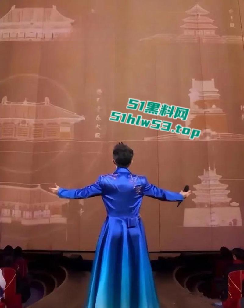 凤凰传奇男歌手【曾毅】性爱姿势手表登热搜,自曝曾殴打女工作人员,把人当猴耍,全网热搜点燃舆论火焰!-3