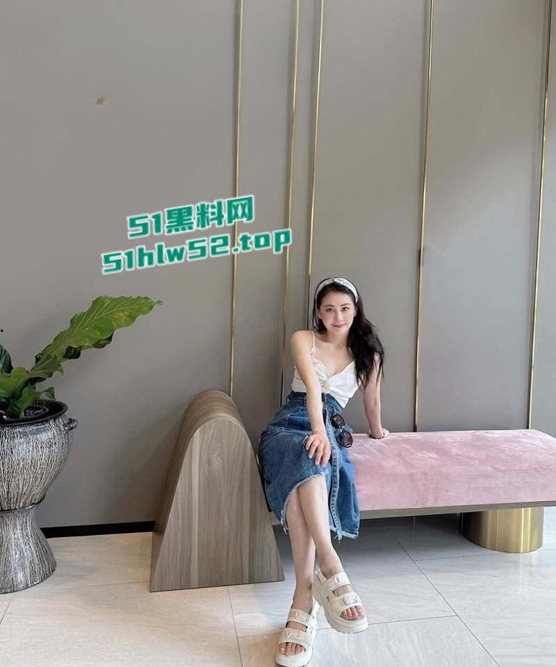 IG极品大奶网美【可可】下海做黄播,揉奶玩穴道具自慰淫荡视频被网友录屏,遭全网疯传!-12