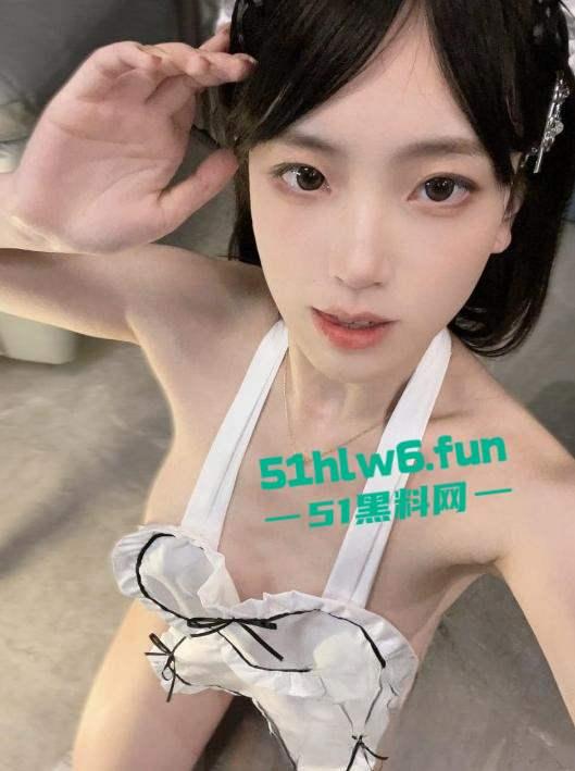 B站女神【草姐姐】蜂腰翘臀长腿尤物,穿着各种情趣装展示完美身材视频流出。-2