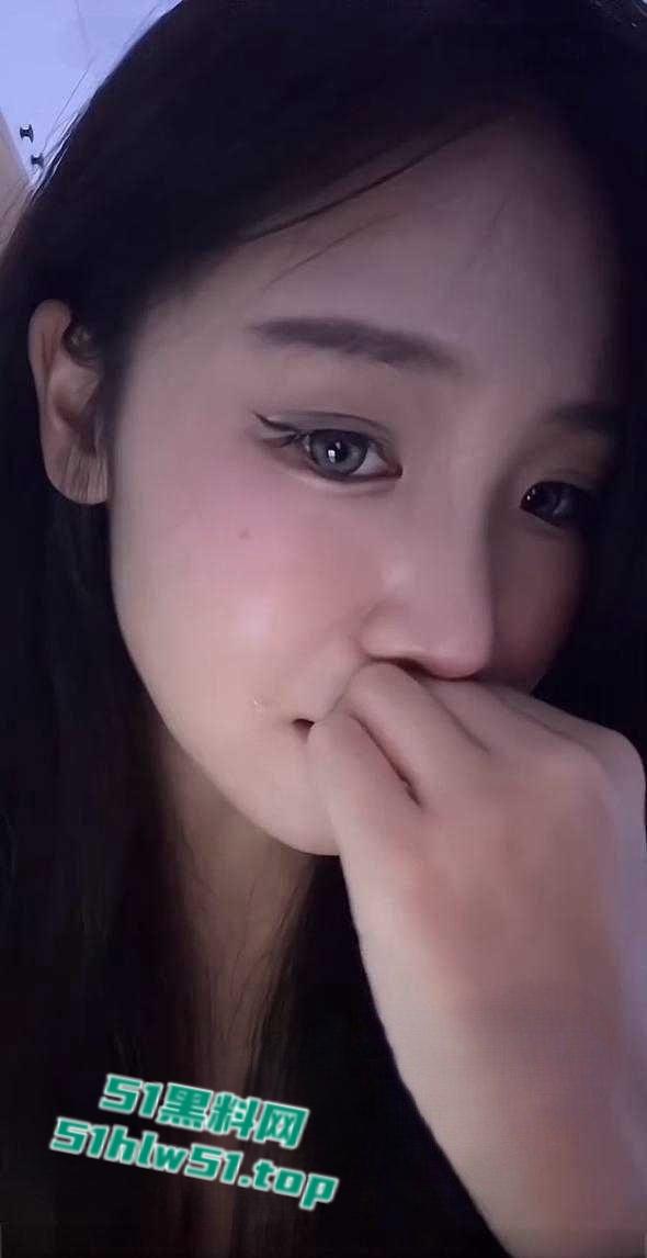 拜金女学生妹【欧阳姗姗】背着男友兼职外围,全国可飞,兔女郎装扮伺候金主爸爸,劲爆视频流出!-12