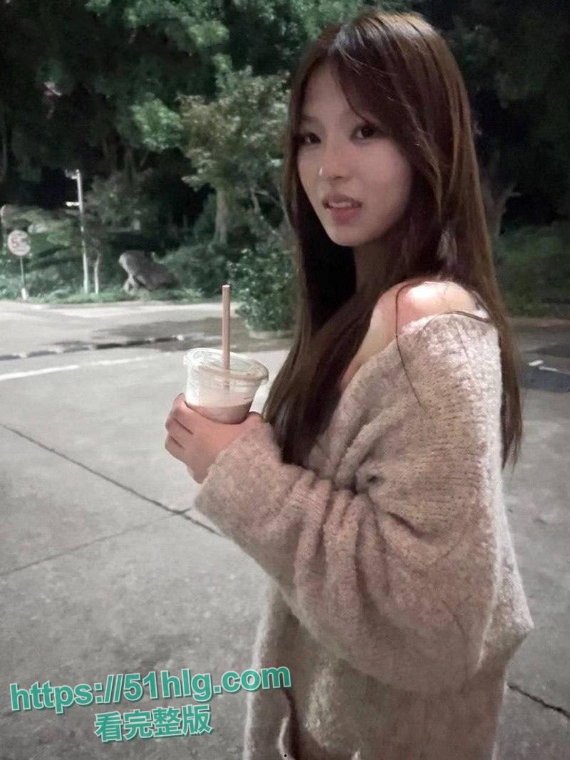 【山东】华侨中学清纯女【许真福】无私奉献小穴私拍图供学校内部学习 禽兽老师趁拍摄时爆操美穴私密视频流出-1