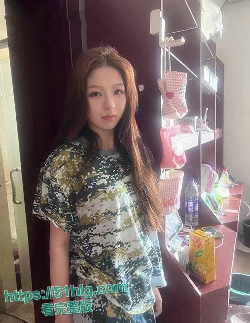 【山东】华侨中学清纯女【许真福】无私奉献小穴私拍图供学校内部学习 禽兽老师趁拍摄时爆操美穴私密视频流出-8