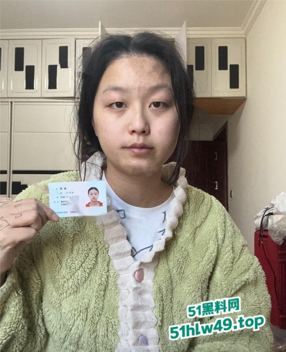 重庆纹身妹【莫盈】裸贷3000元，口叼内裤自慰视频曝光，满身皮肤病看着太惊悚。-6