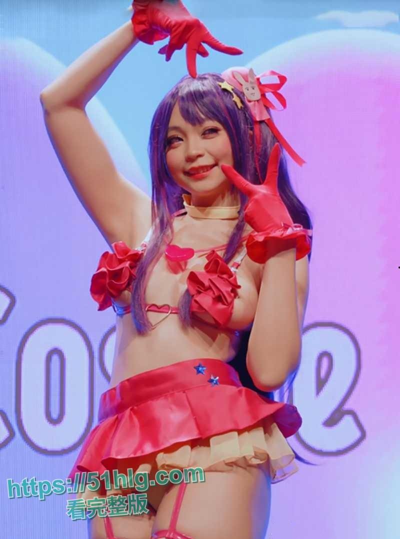 【台湾】 COSPIE同人动漫展 走秀视频流出 各种性感嫩模上演超淫互动 衣着寸缕展示巨乳翘臀 诱惑无极限-7