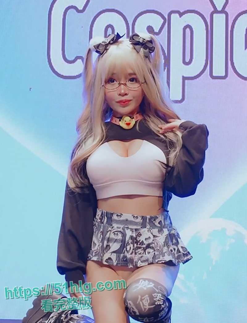 【台湾】 COSPIE同人动漫展 走秀视频流出 各种性感嫩模上演超淫互动 衣着寸缕展示巨乳翘臀 诱惑无极限-9