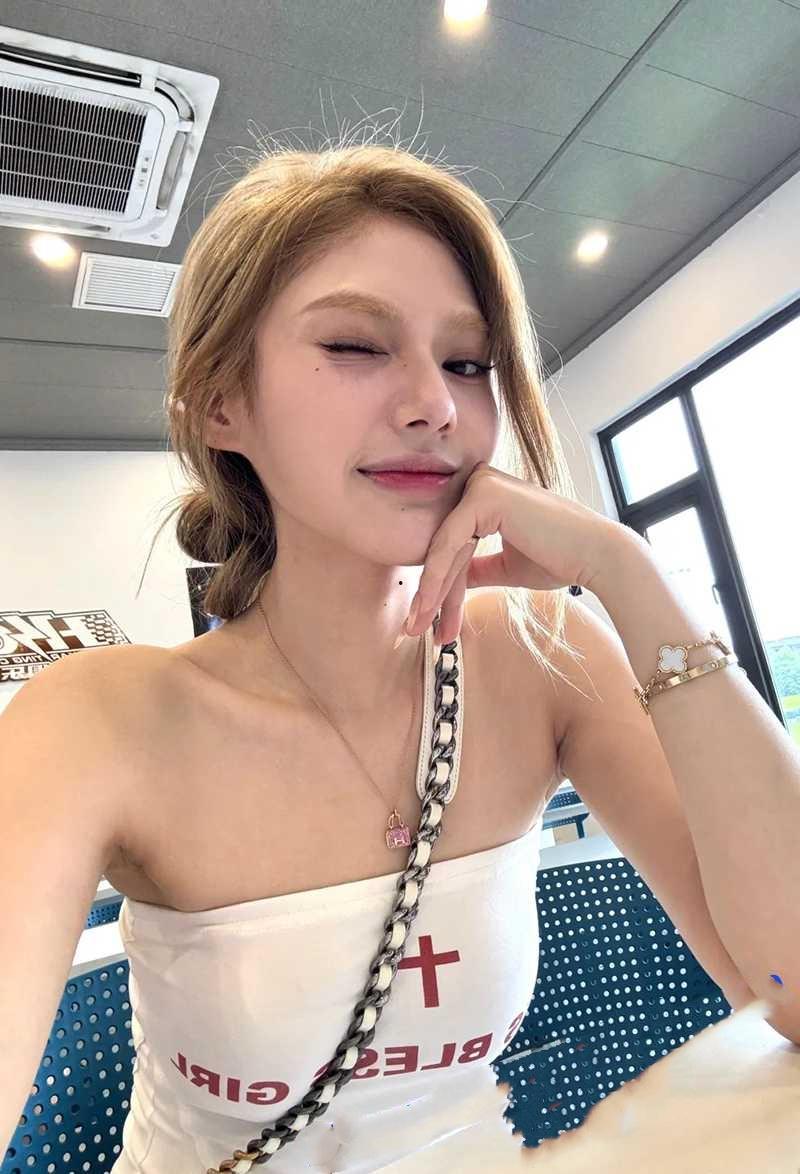 广西民族大学何钰婷与男友分手 被渣男曝光不雅照和性爱视频 反差婊被渣男各种爆操 画面淫荡至极-1