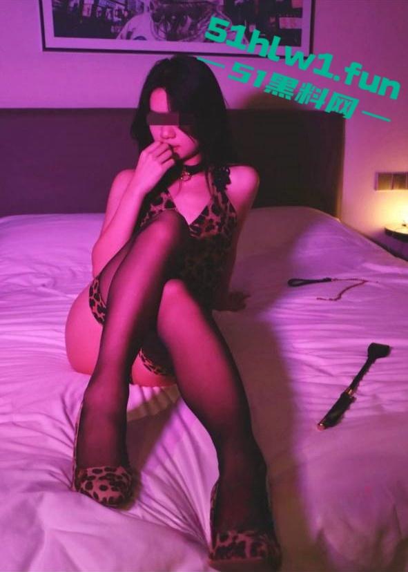 广东岭南职业技术学院,清远校区陪游陪睡母狗【陈佳怡】抖音【一直丸】又被爆约炮视频。-3