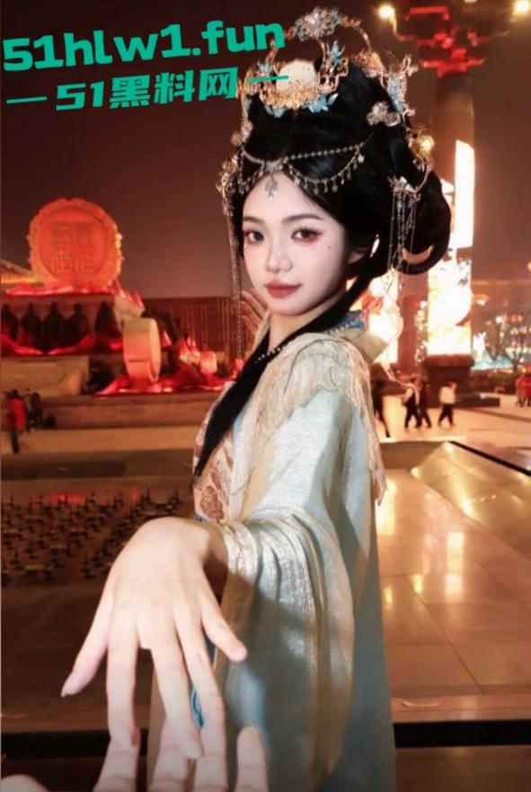 广东岭南职业技术学院,清远校区陪游陪睡母狗【陈佳怡】抖音【一直丸】又被爆约炮视频。-17